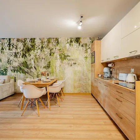 A008 Lux Tukan Polanki Park - *