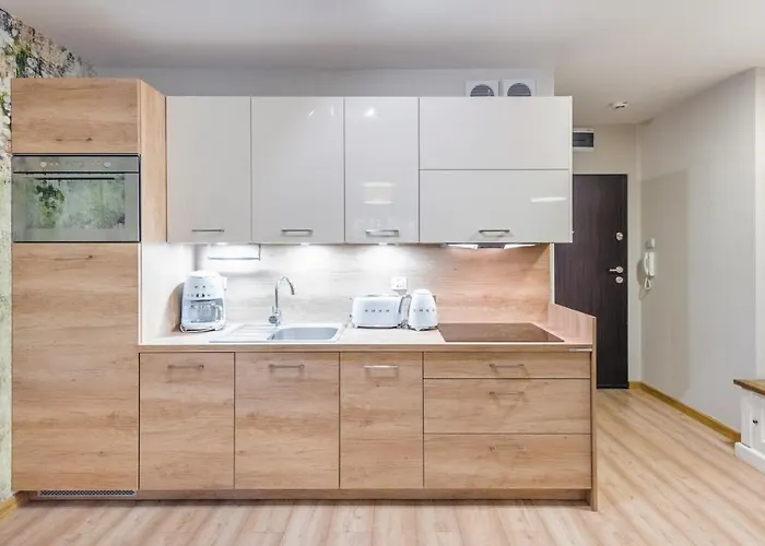 A008 Lux Tukan Polanki Park -