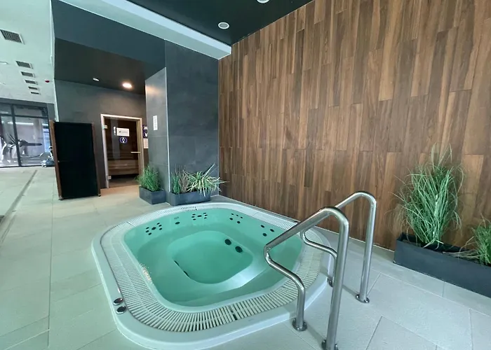 A008 Lux Tukan Polanki Park -