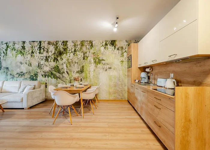 A008 Lux Tukan Polanki Park - *